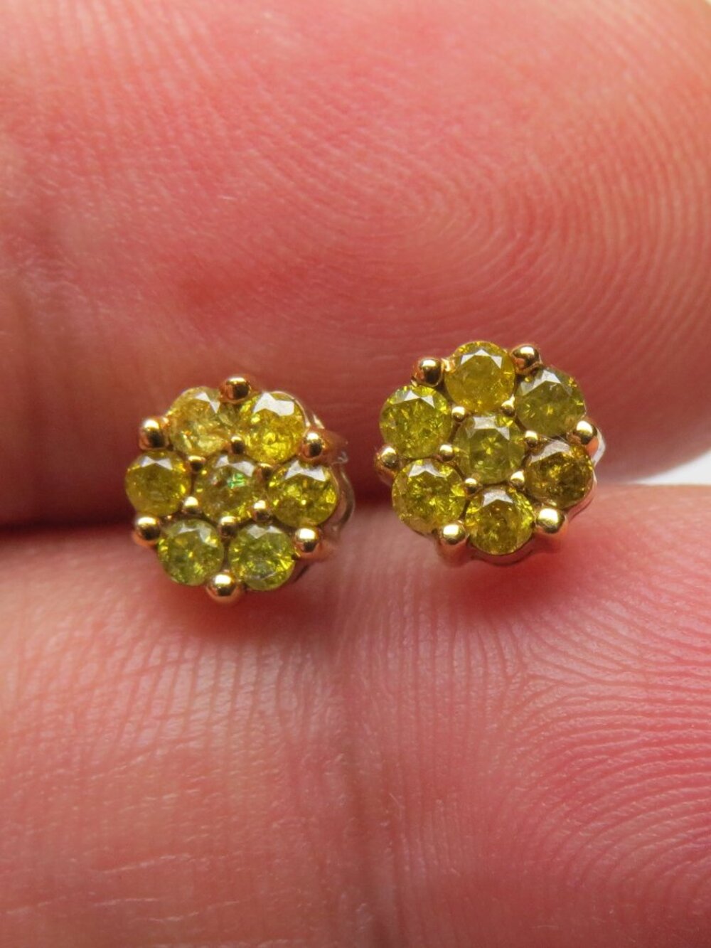 10k Diamond Men's Studs Earring